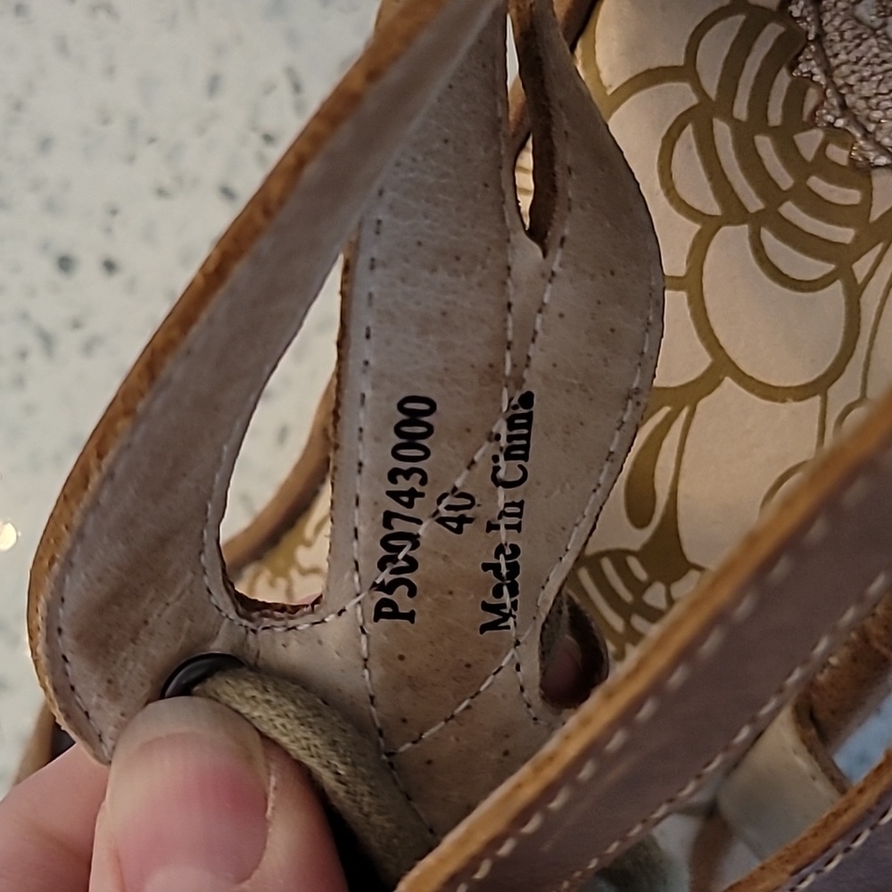 Fly London bronze sandals 9.5 - 10 . - Picture 9 of 12